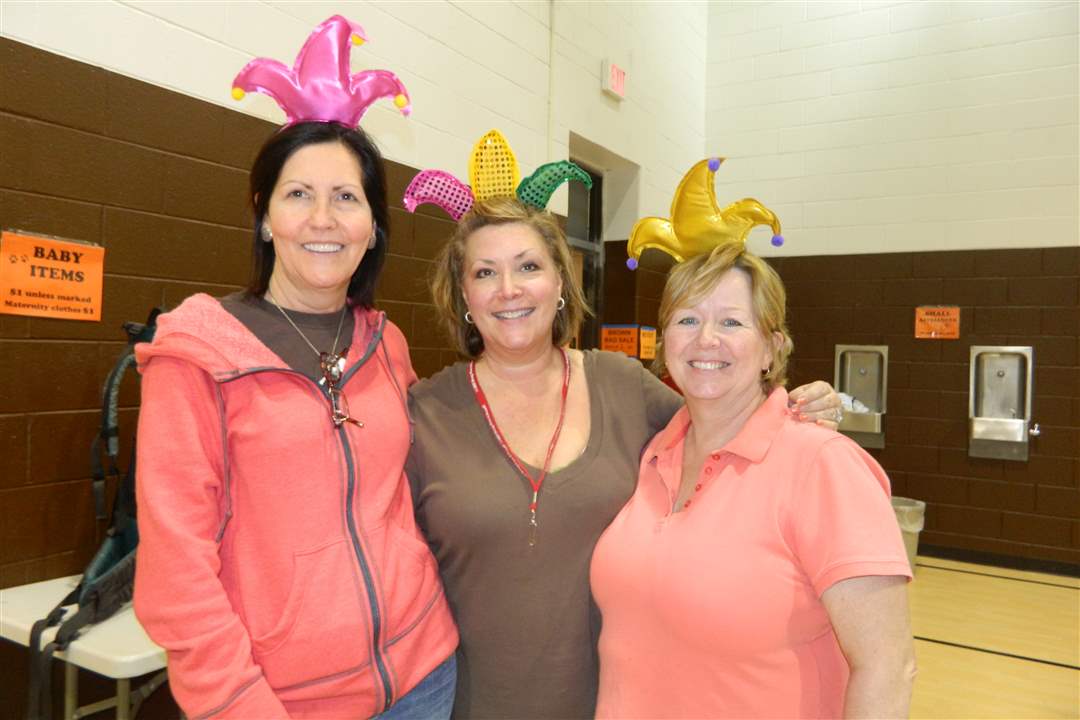 Southview-High-School-mothers-Debbie-Williams-left-Betty-Hartman-and-Tami-Keleher