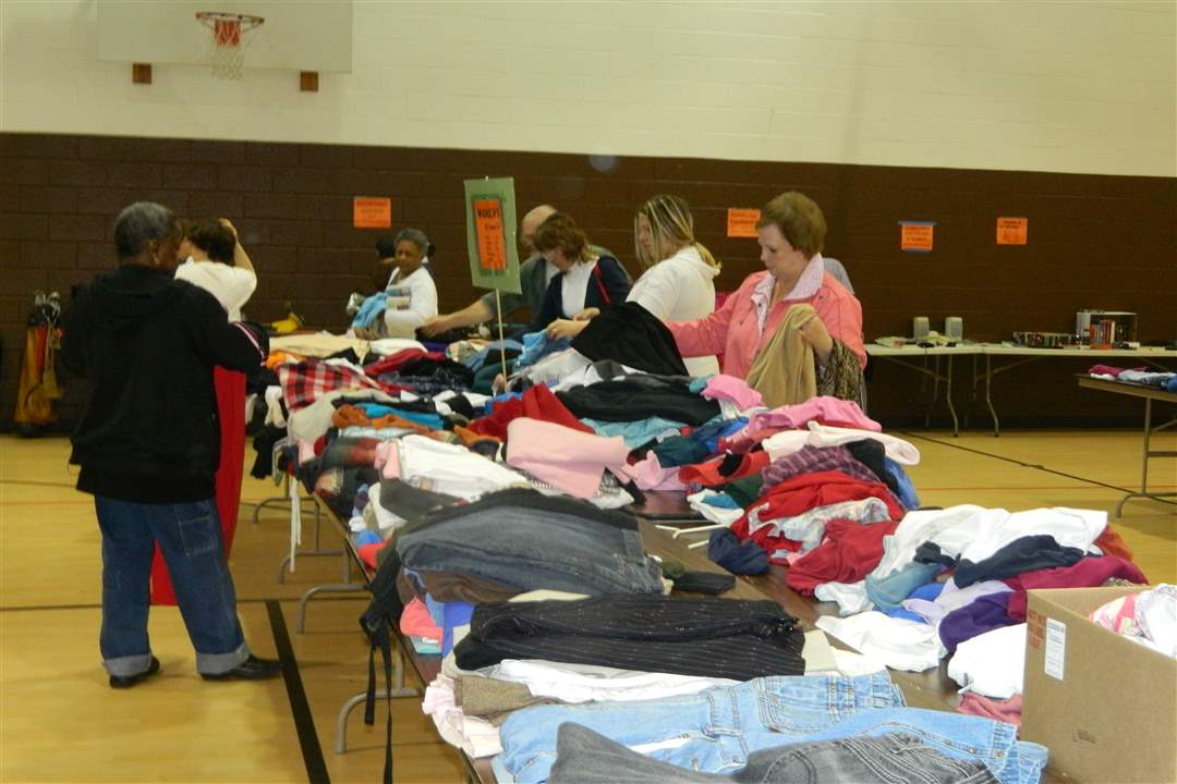 The-Southview-High-School-Parent-Club-organized-a-garage-sale