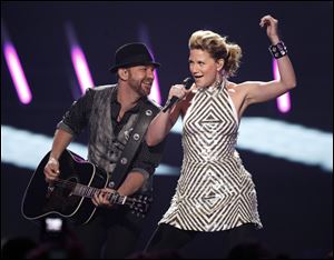 Jennifer Nettles, right, and Kristian Bush of the band 