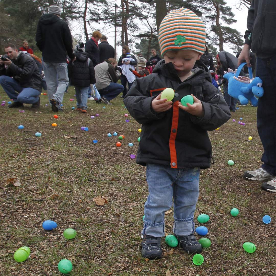 Olander-Park-Easter-Egg-Hunt-Henry-Stipe