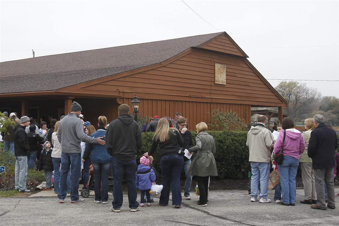 Olander-Park-Easter-Egg-Hunt-shelter