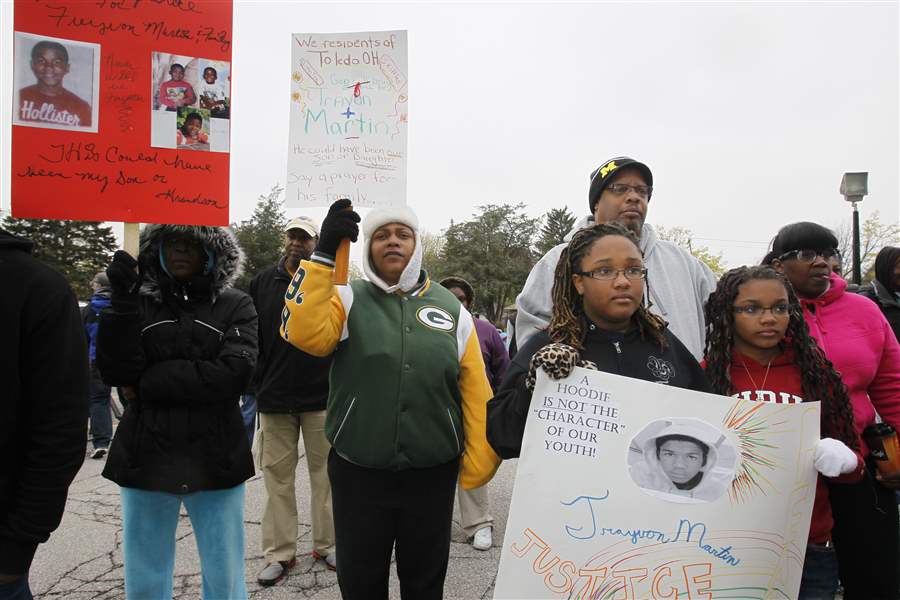 LaKaren-Jones-left-LaQuita-Richardson-Crista-Parker-her-dad-Chris-Parker-and-her-sister-Cheyann-Parker
