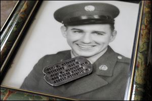 A picture of WWII solider John W. Sackett with his dogtags.