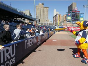 Muddy plays frisbee with fans before the game.