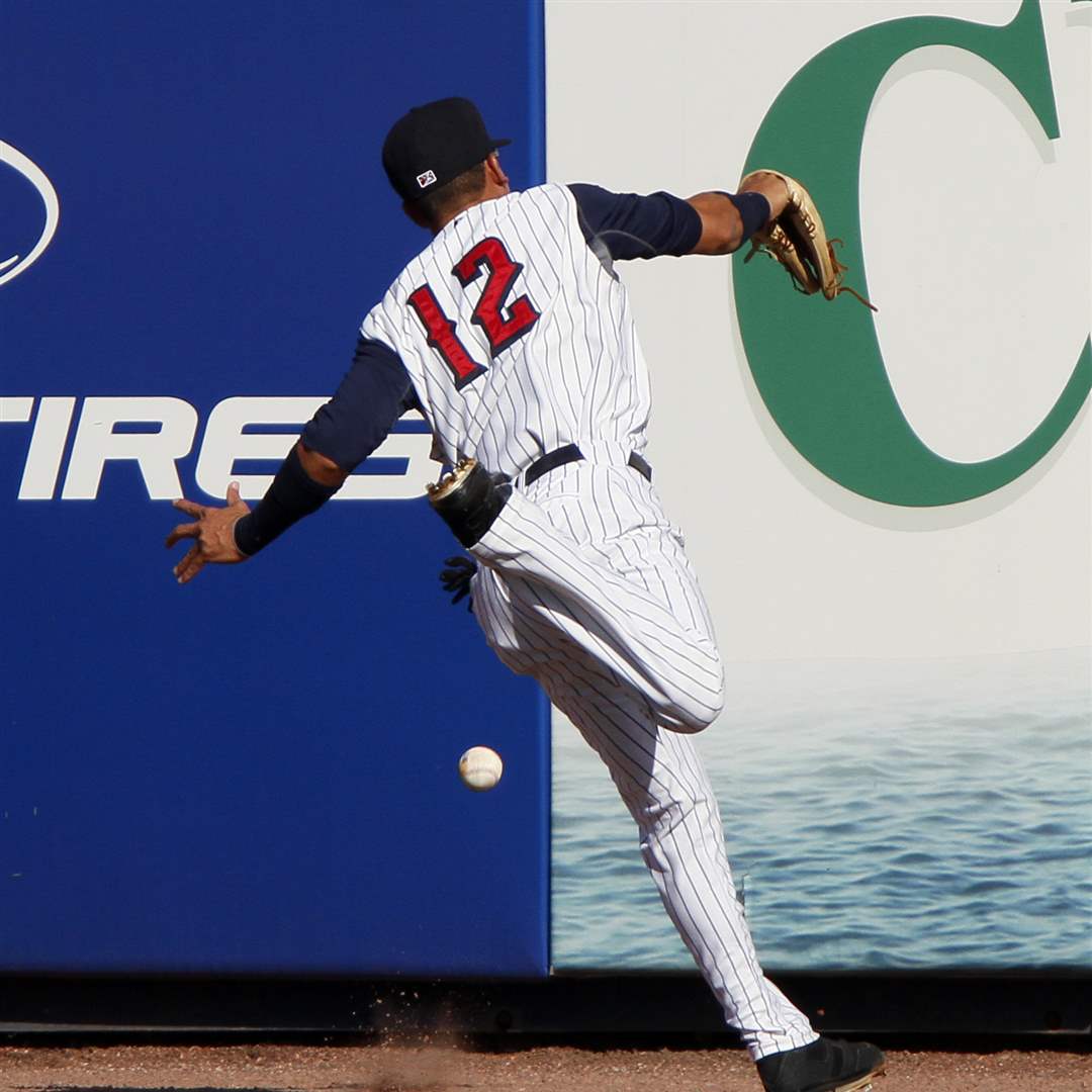 Hens-Quintin-Berry-warning-track