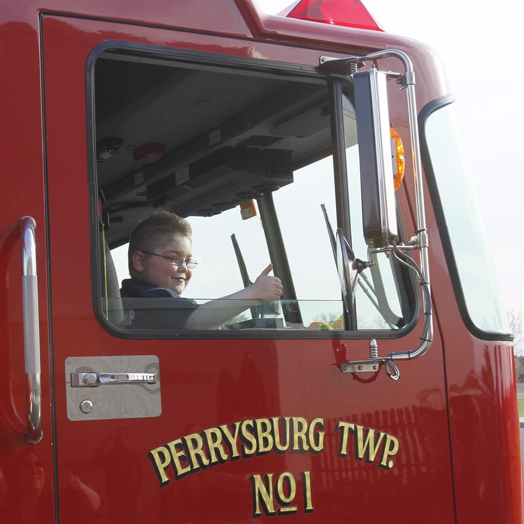Hunter-Bute-10-of-Perrysburg-greets-his-mom