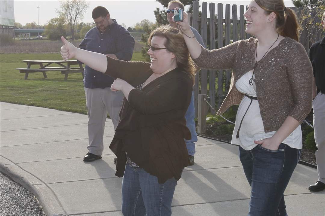 Laura-Roberts-left-giver-her-son-a-thumbs-up