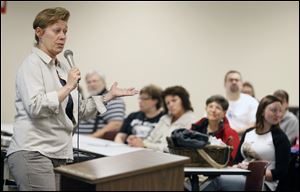 Donna Reynolds of BADRAP, addressed concerns about 'pit bull'-type dogs.