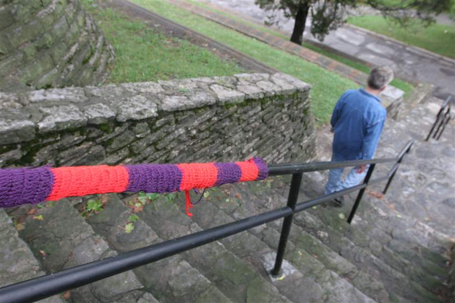 yarn-bomb-3