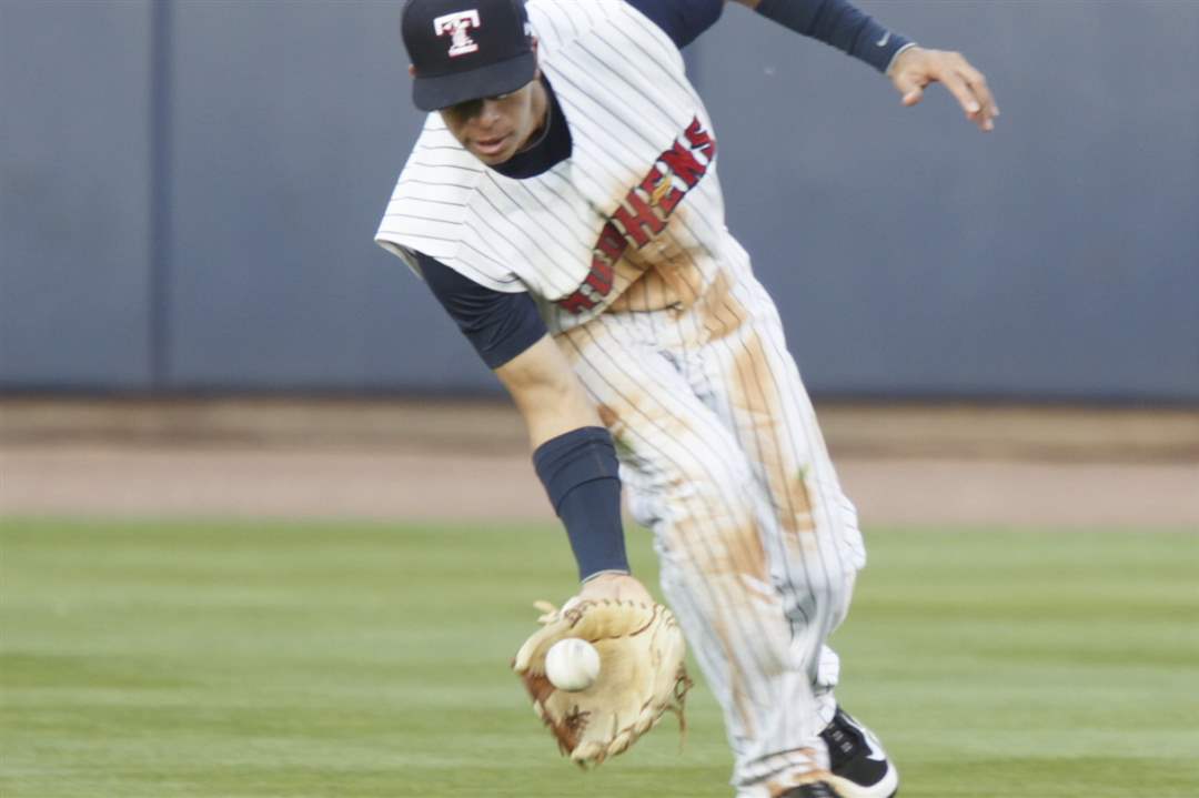 Hens-centerfielder-Quintin-Berry-fields