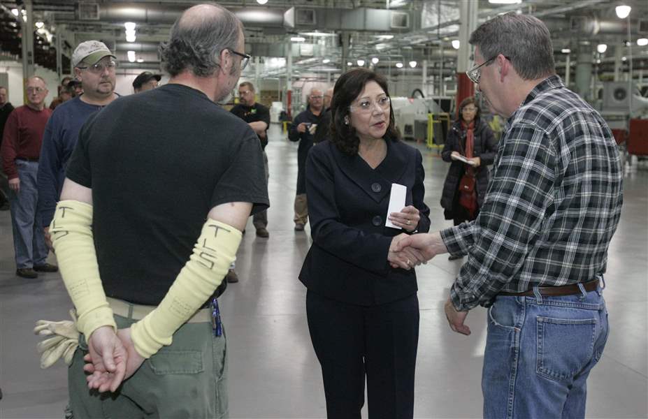 U-S-Labor-Secretary-Hilda-Solis-shakes-hands