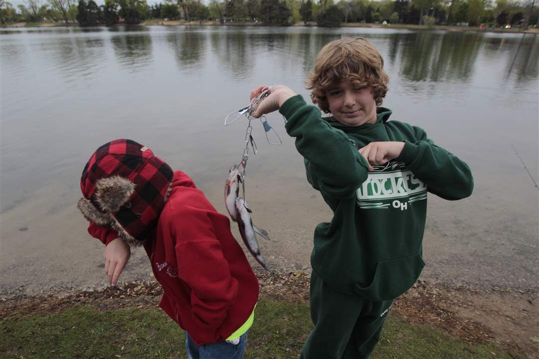 Nathan-Buderer-7-gets-water-in-his-eyes-after-the-fish-his-brother-Andy-Buderer-11-of-Oak-Harbor
