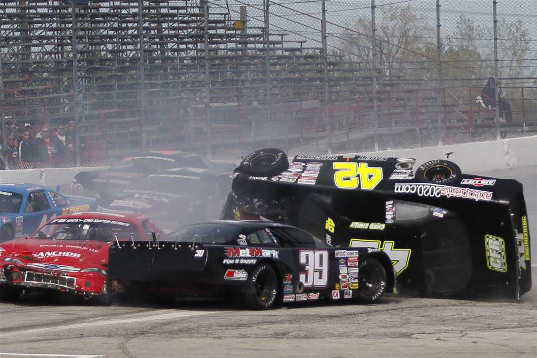 Accident-lap-89-Kenzie-Ruston-Chad-Finley