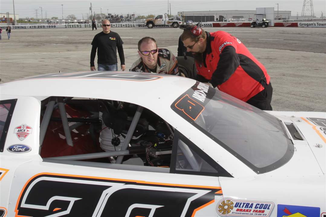 Brian-Campbell-Eddie-Chew-move-his-car