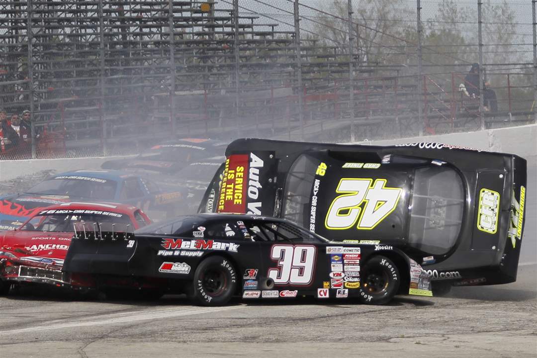 Crash-Toledo-Speedway-April-29