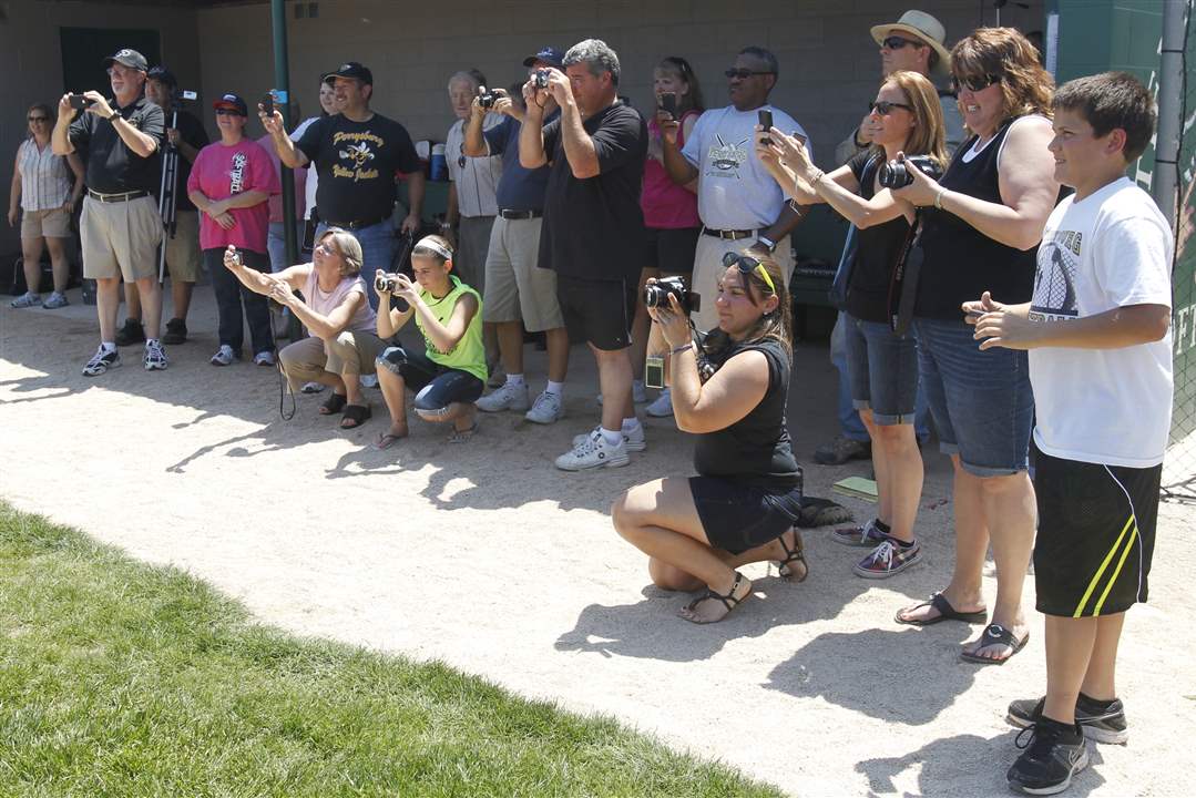 Perrysburg-family-members-take-photos-of-their-champion-players