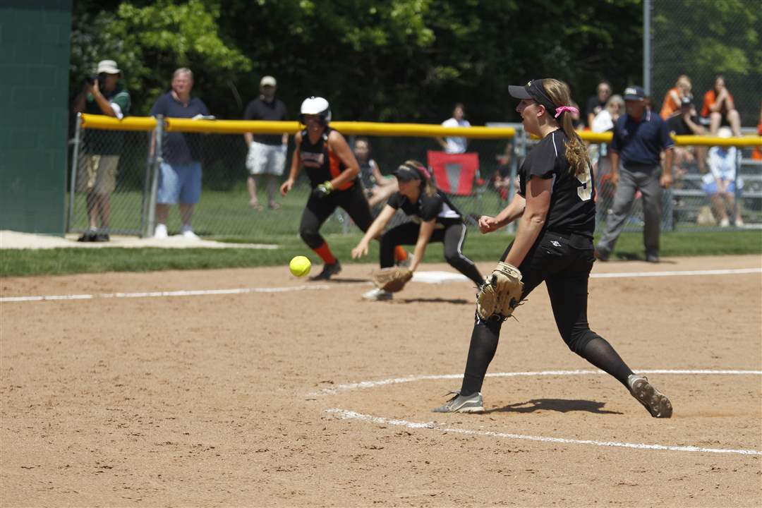 Perrysburg-s-Felicia-Eisenbrandt-pitches-against-Ashland
