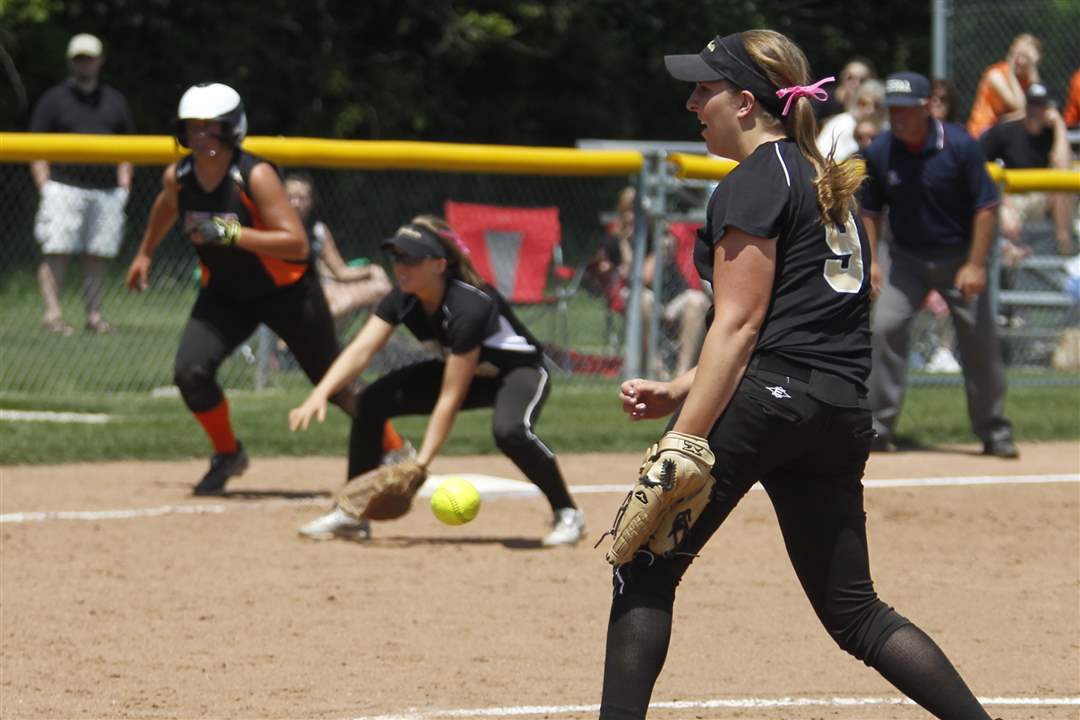 Perrysburg-s-Felicia-Eisenbrandt-pitches