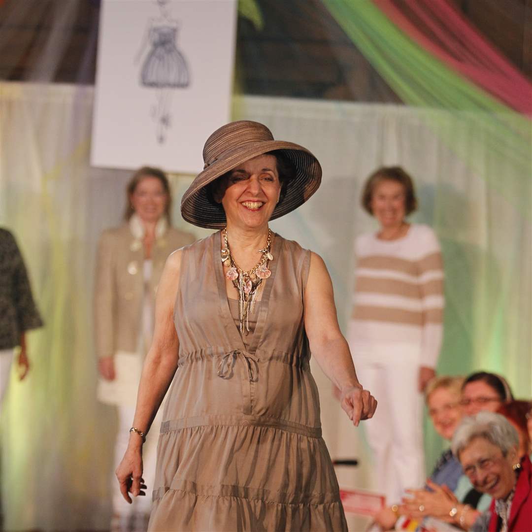 Toledo-Opera-Guild-show-hats2