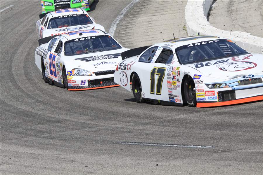 Chris-Buescher-Brennan-Poole-leading-race