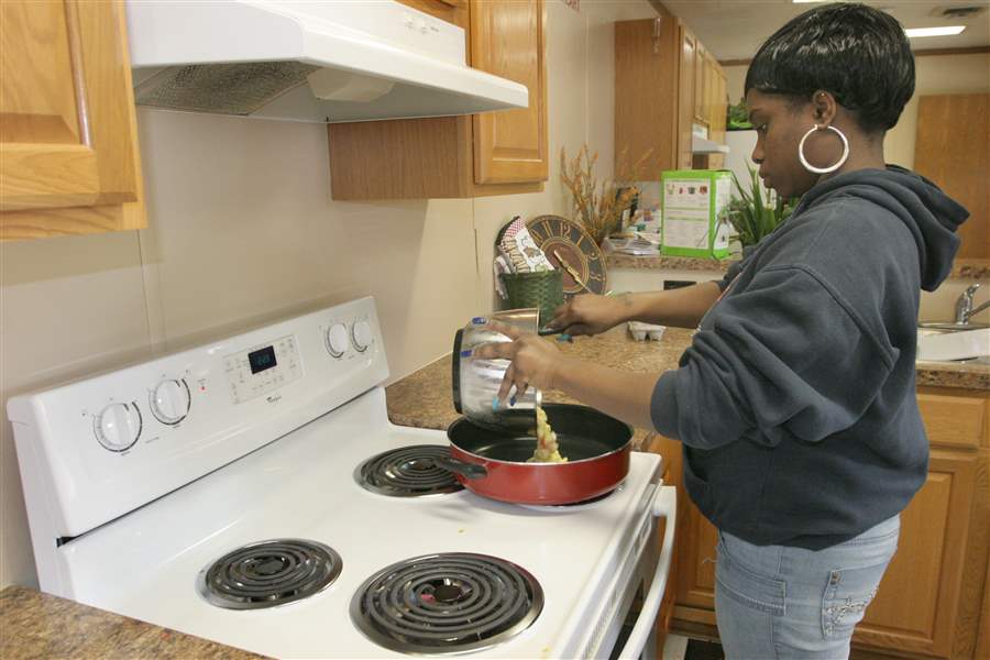 Paris-May-cooking-Seagate-Food-Bank-cooking-class