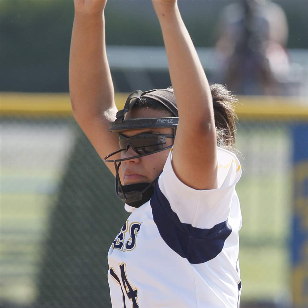 gillespie-pitches-nda-softball