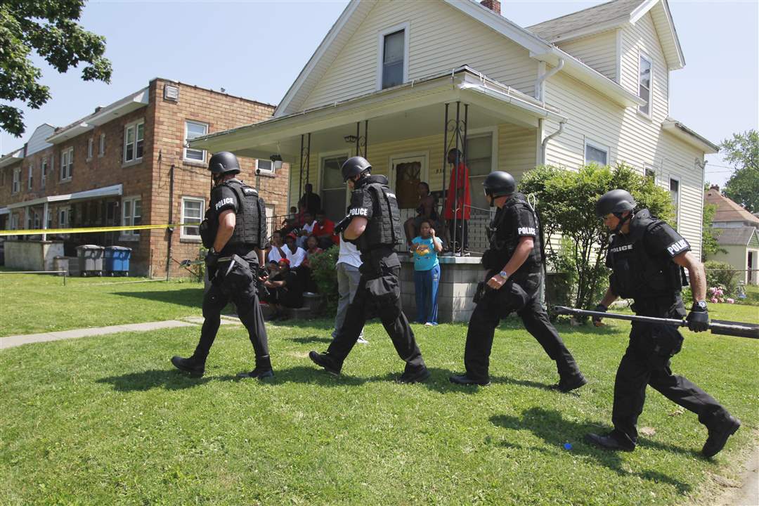 swat-prepare-to-move-in