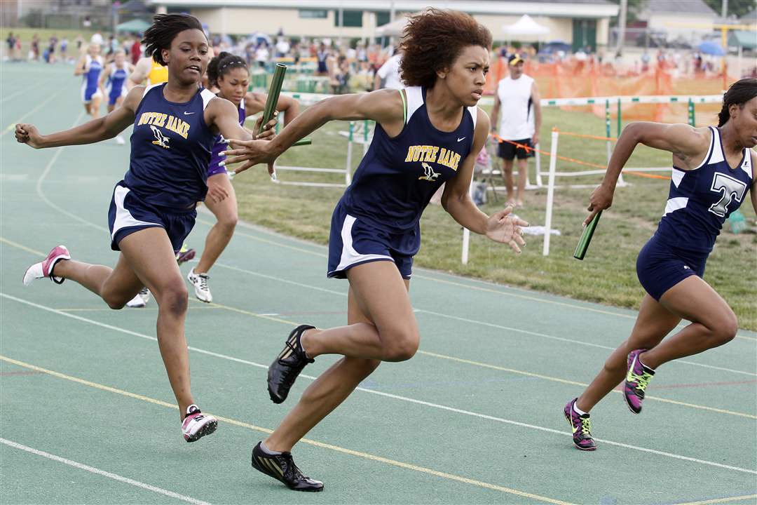 Chantalia-Young-of-Notre-Dame-passe-the-baton-to-Jessika-Matthews