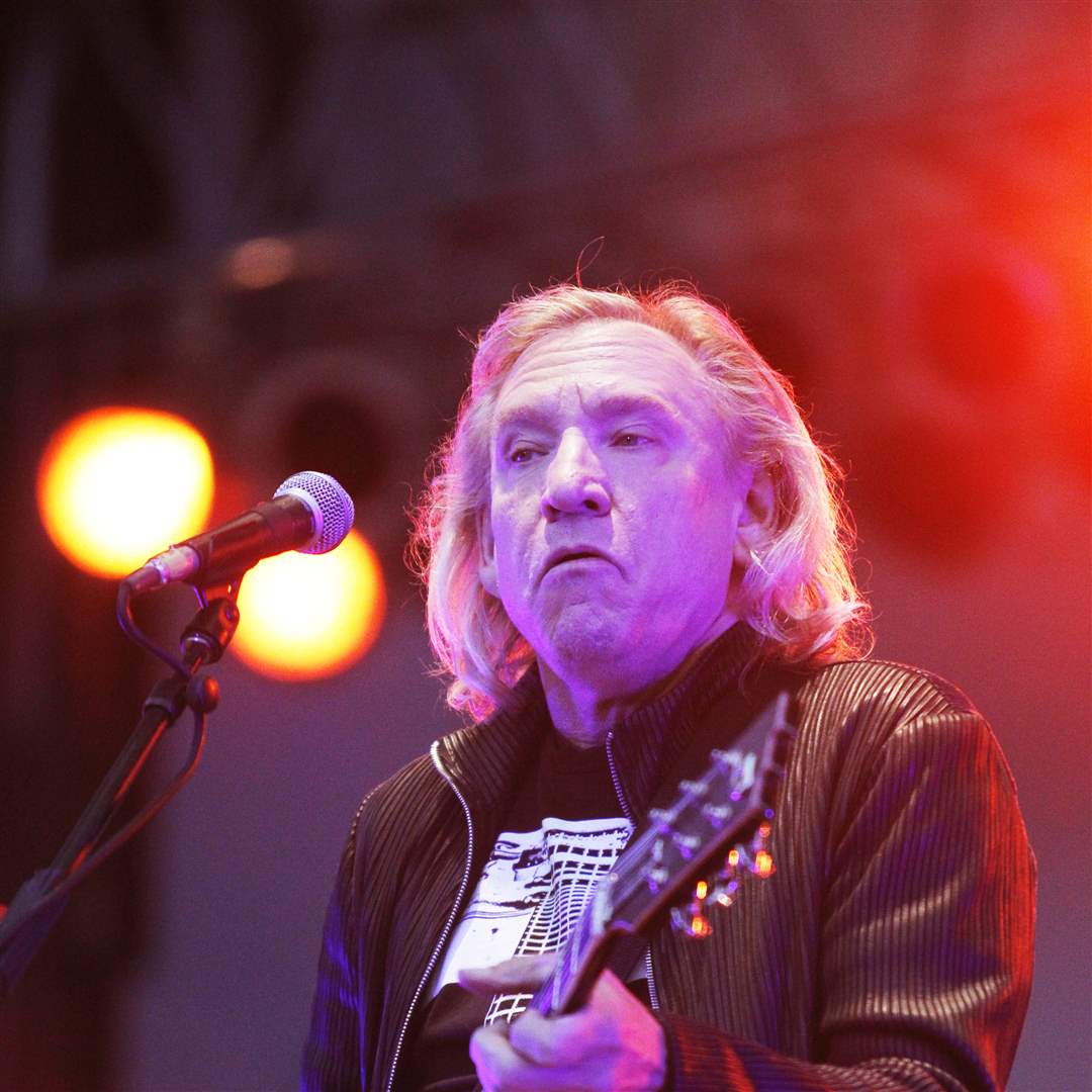 Joe Walsh plays the Toledo Zoo The Blade