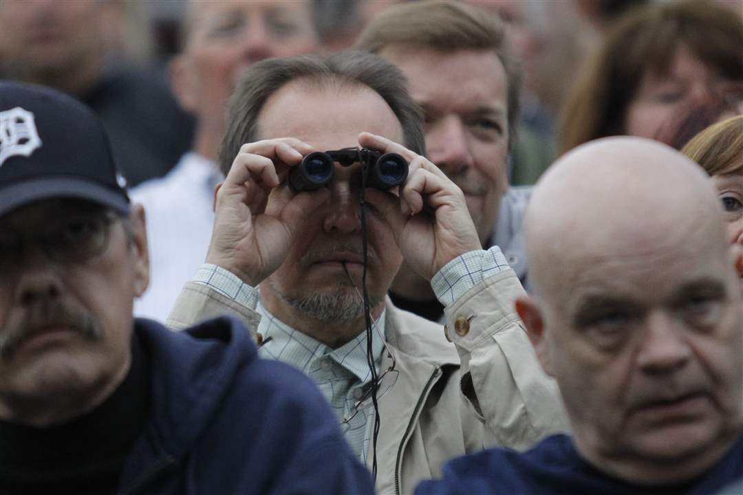 Joe-Walsh-binoculars