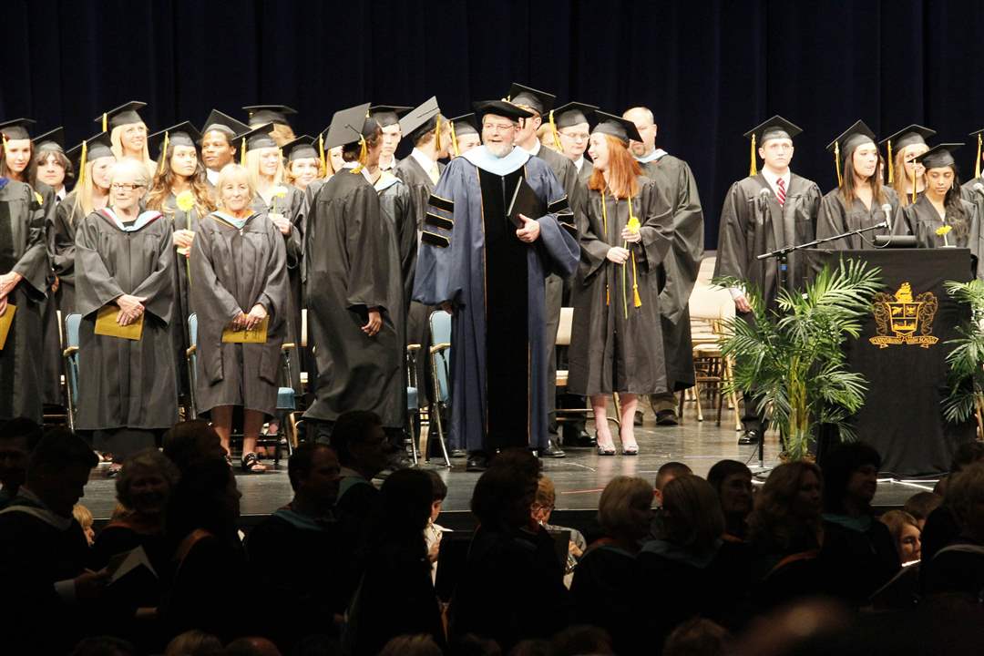 PHS-grads-take-the-stage