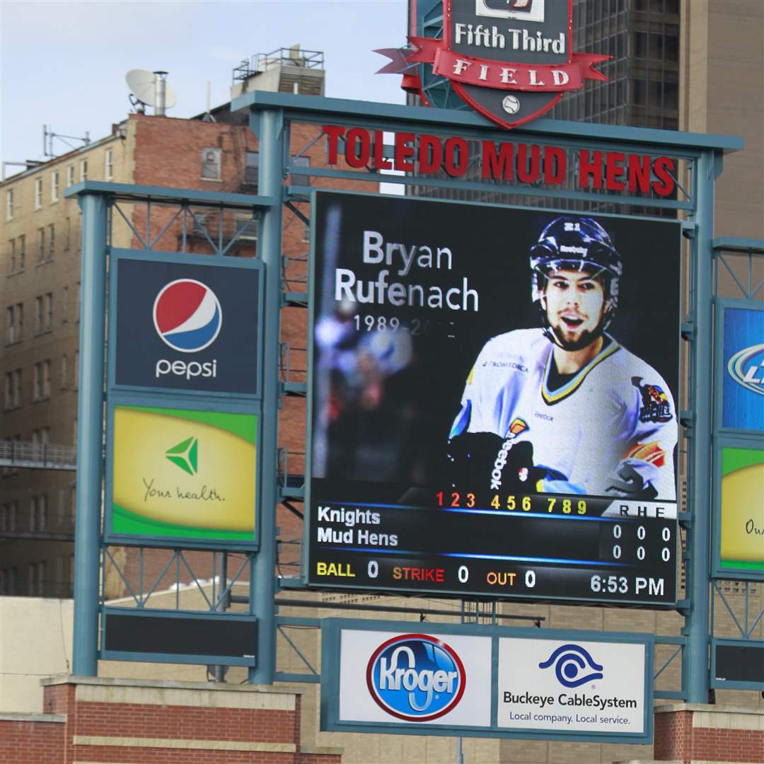 Toledo-Mud-Hens-players-observe-a-moment-of-silence