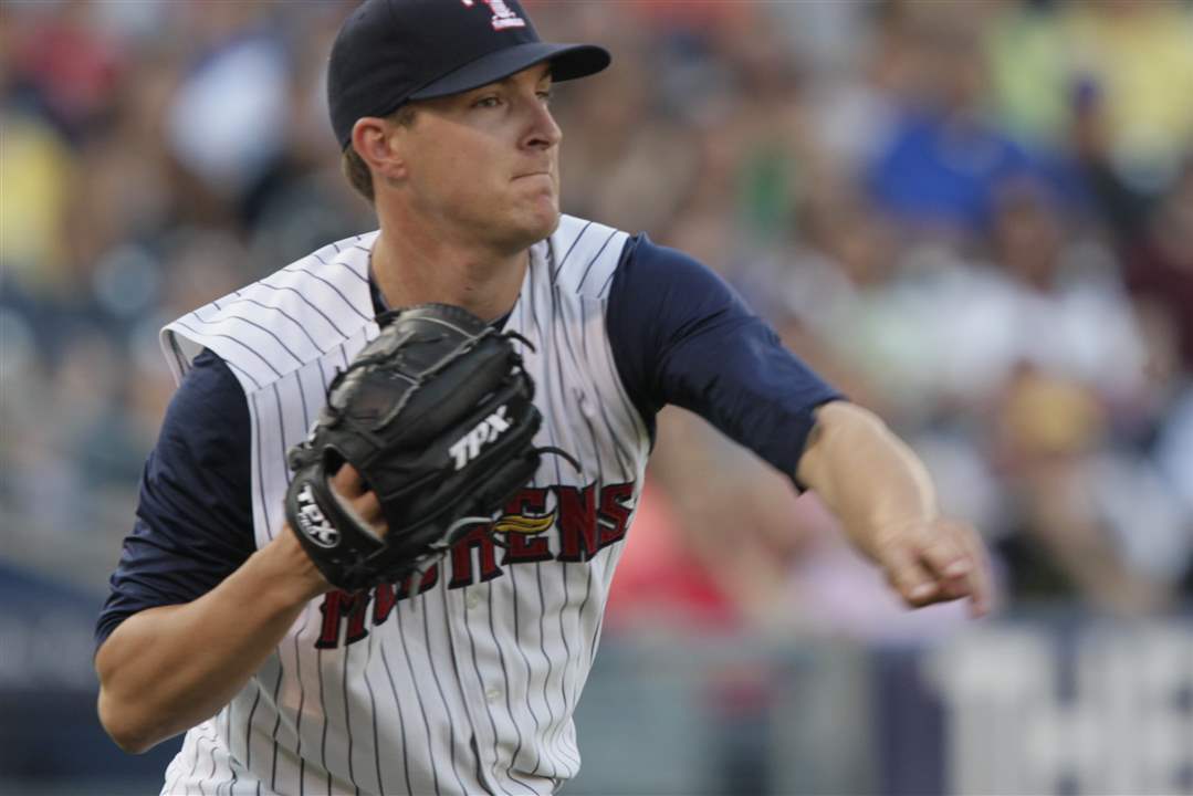 Adam-Wilk-fields-a-bunt-hit-by-Greg-Golson