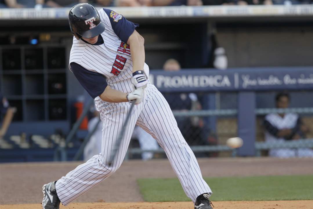 Brad-Eldred-hit-a-single-to-start-the-fourth-inning