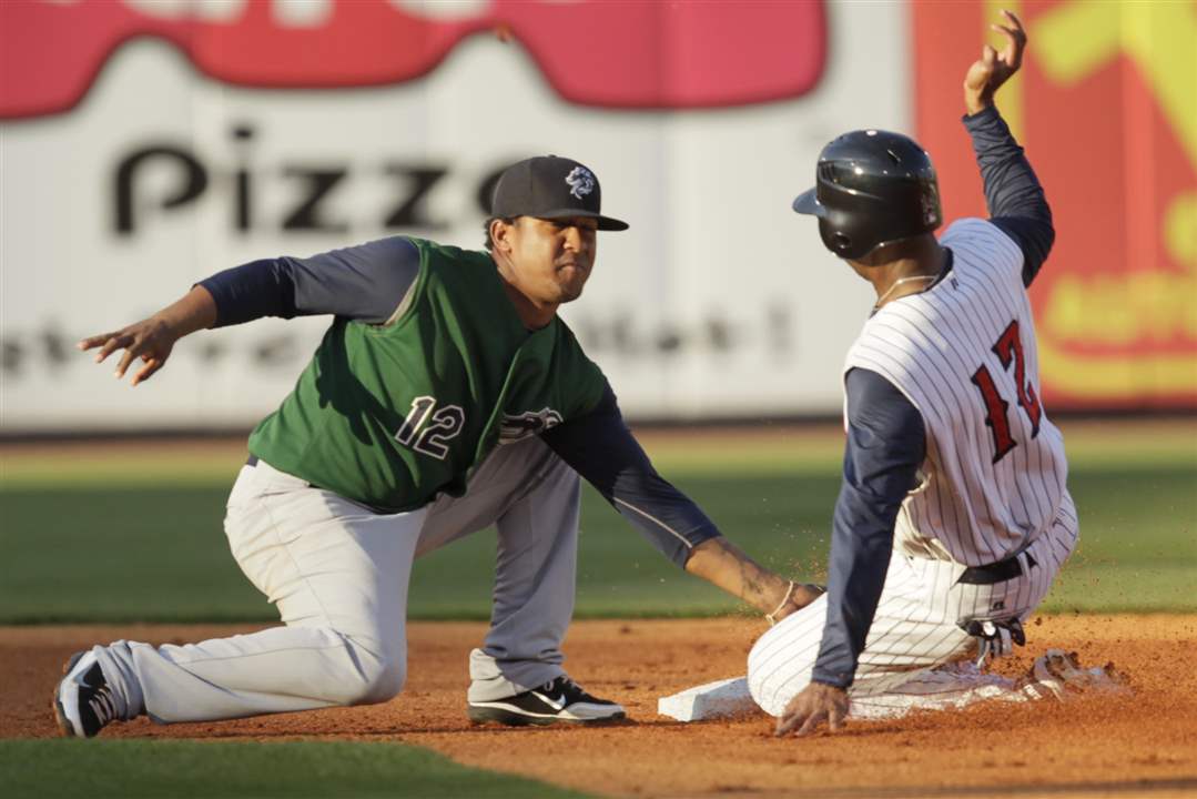 Hens-Austin-Jackson-is-out-after-being-caught-stealing