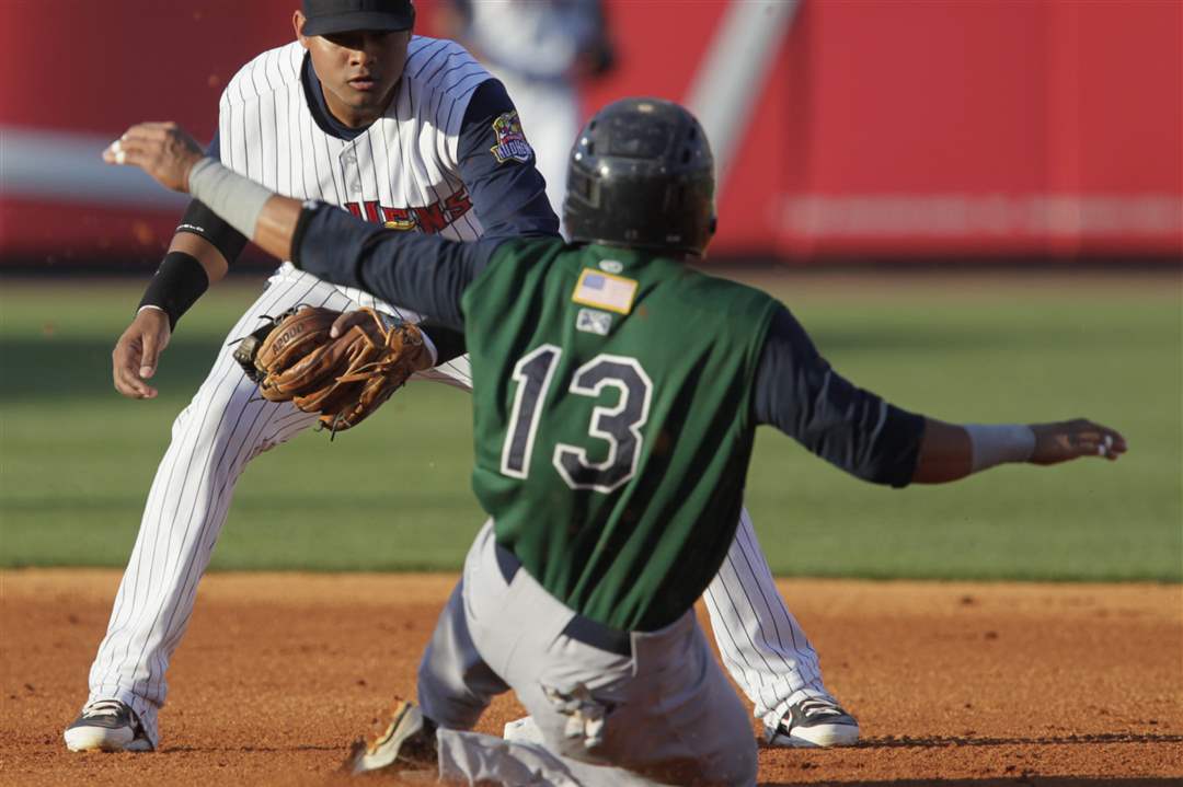 Hens-short-stop-Argenis-Diaz-waits-to-tag-Knights-Ray-Olmedo