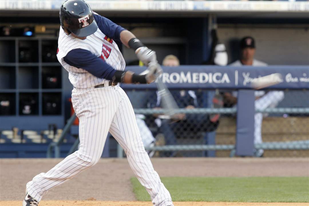 Argenis-Diaz-hits-a-sacrifice-fly-to-score