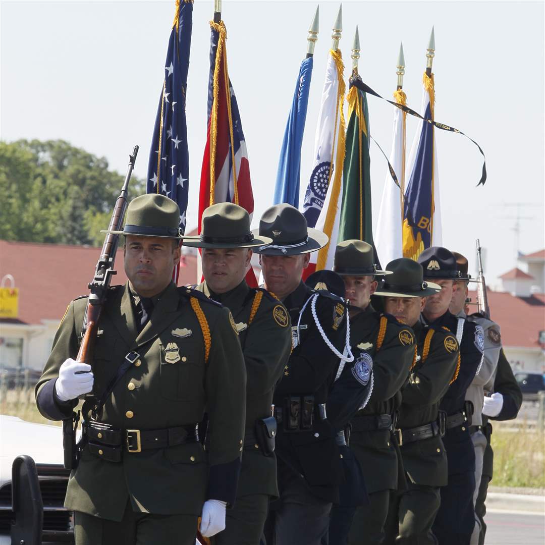 Border-honor-guard