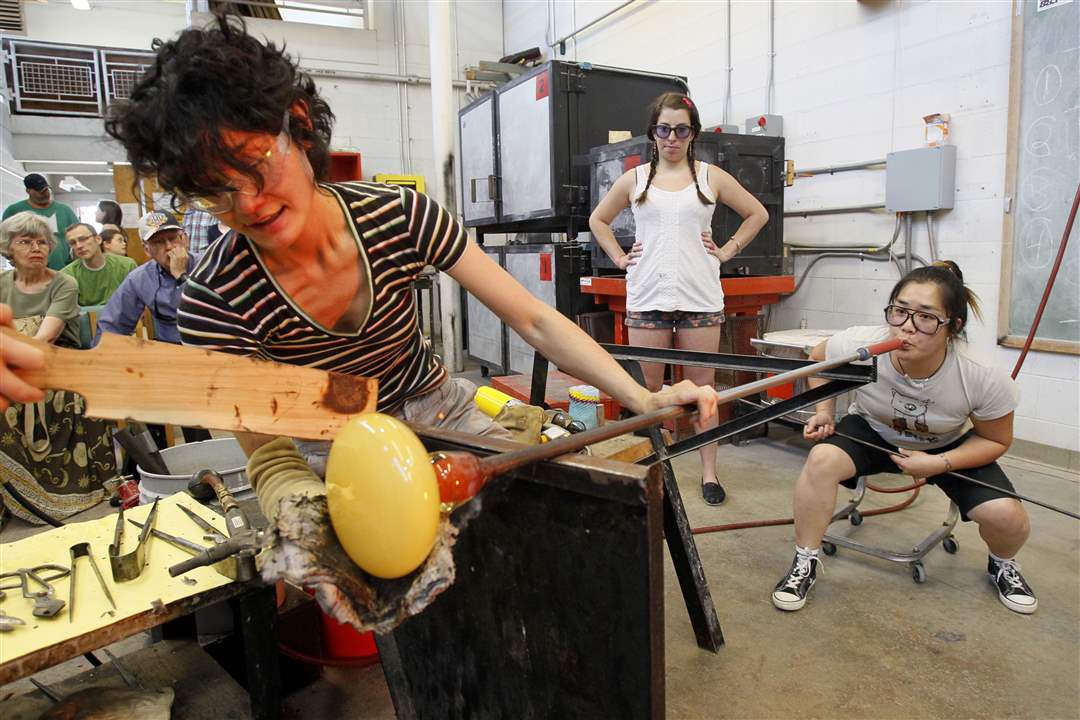 takizawa-glass-blowing