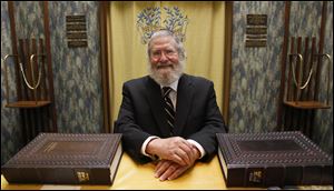Rabbi Edward Garsek plans to retire at the end of the month from Congregation Etz Chayim, an Orthodox Jewish synagogue, and move to Chicago.