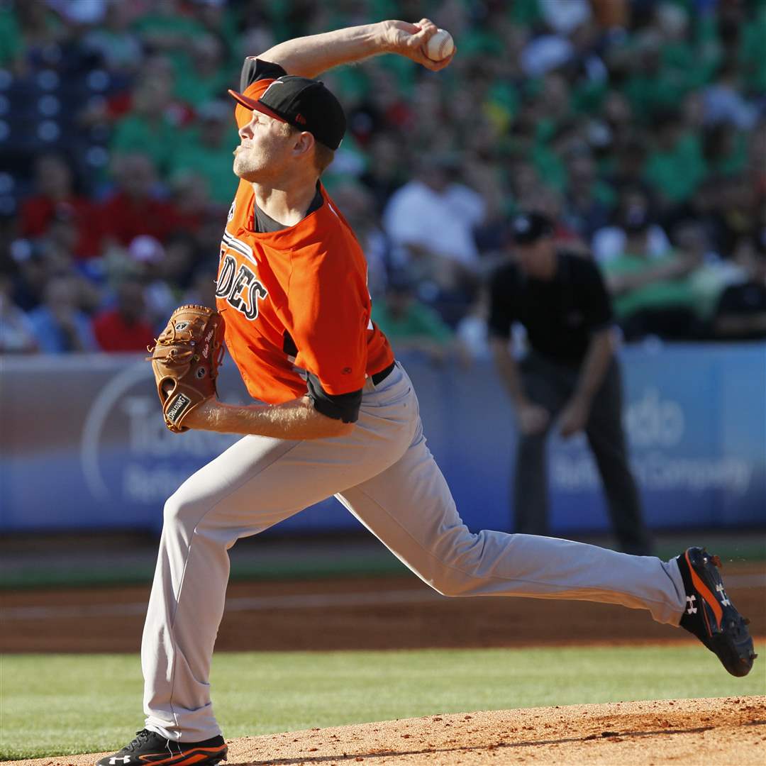 Norfolk-Tides-pitcher-Chris-Tillman-throws