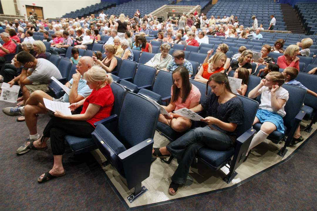 Audience-members-wait-for-the-start