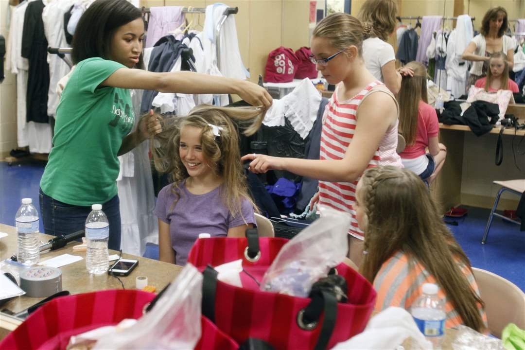 Left-to-right-cast-members-Niara-Williams