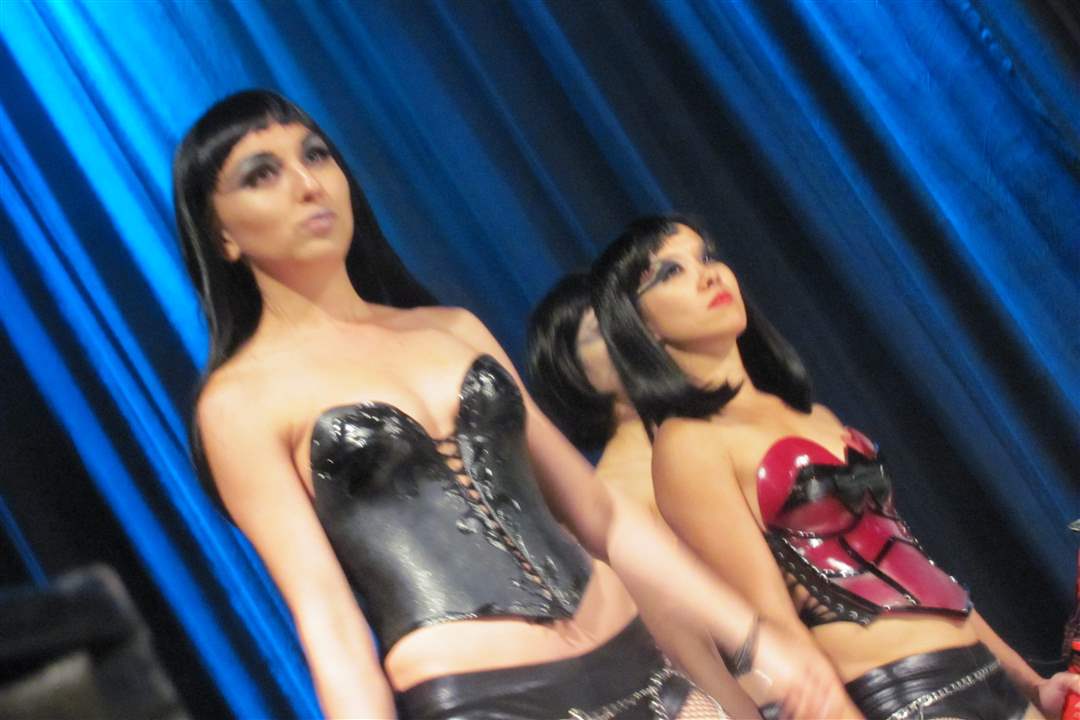 glass-art-society-on-the-town-15