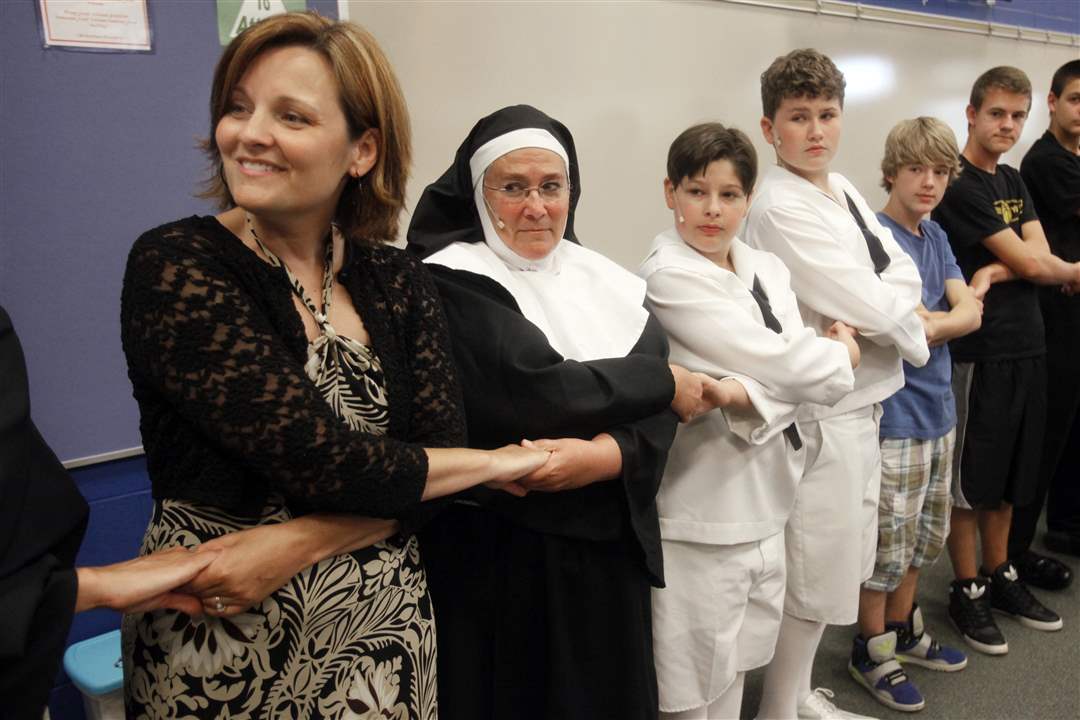 Director-Carrie-Sanderson-gives-a-pep-talk