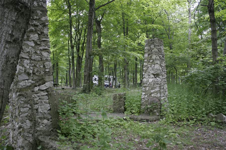 Victory-Hotel-ruins