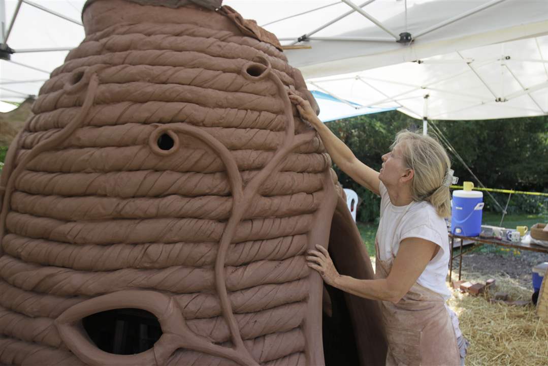 beehive-laurie-spencer-touching-up