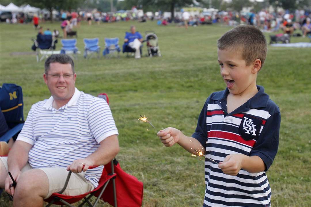perrysburg-fireworks-3
