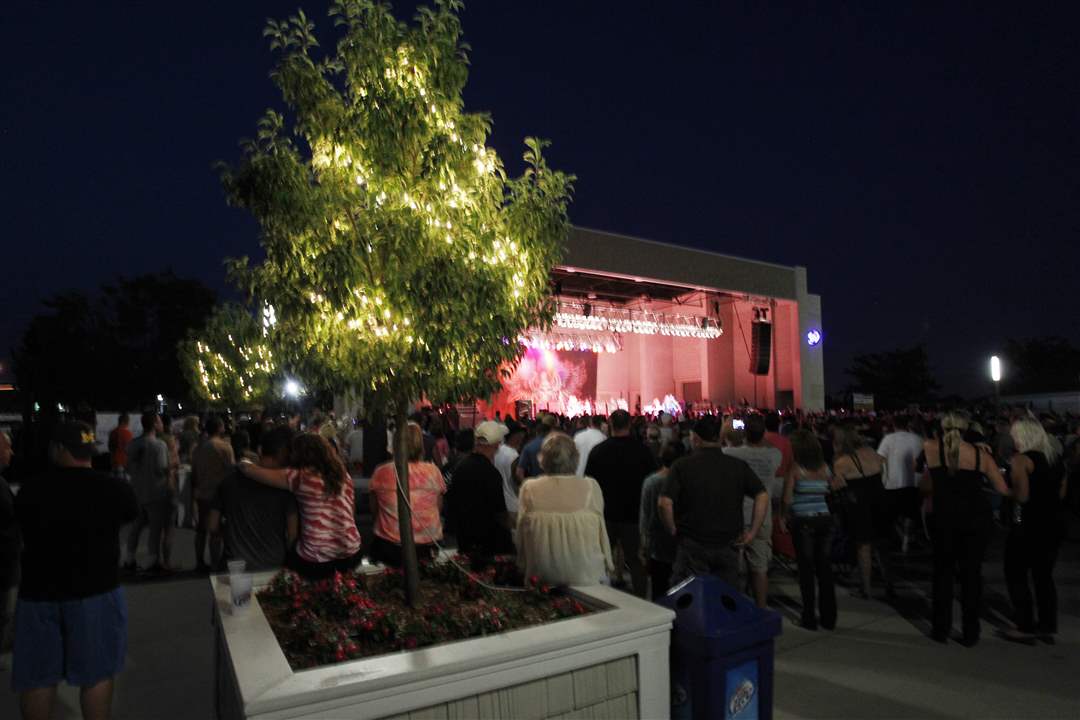 michaels-crowd-terrace