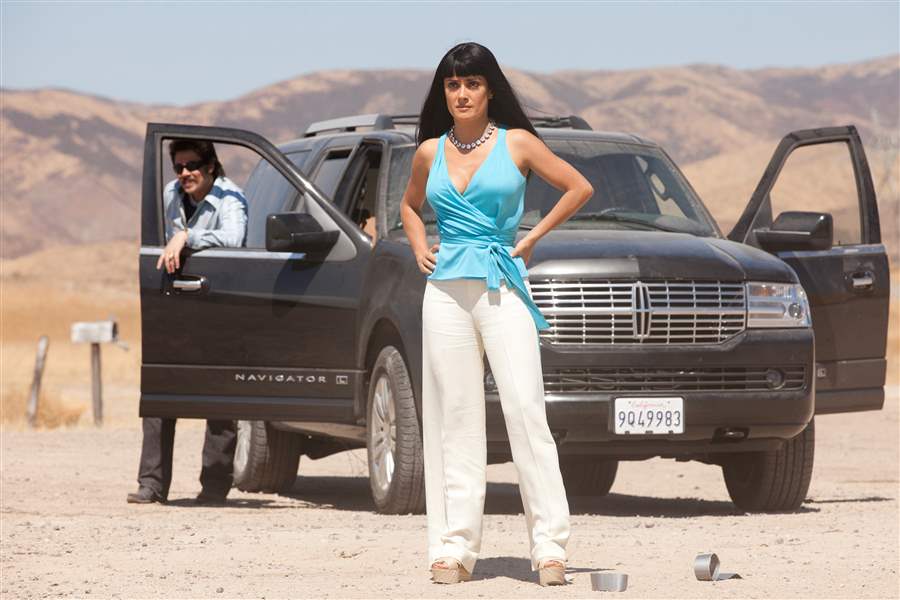 Film-Review-Savages-HAYEK-1